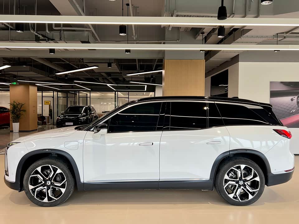 NIO ES8