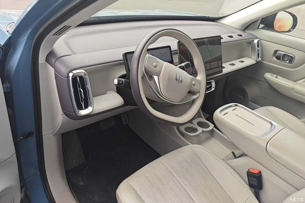 Leapmotor B10, 2025 12