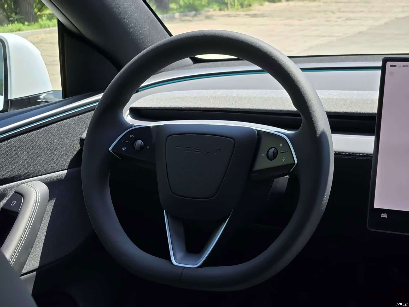 Tesla Model Y, 2026 11
