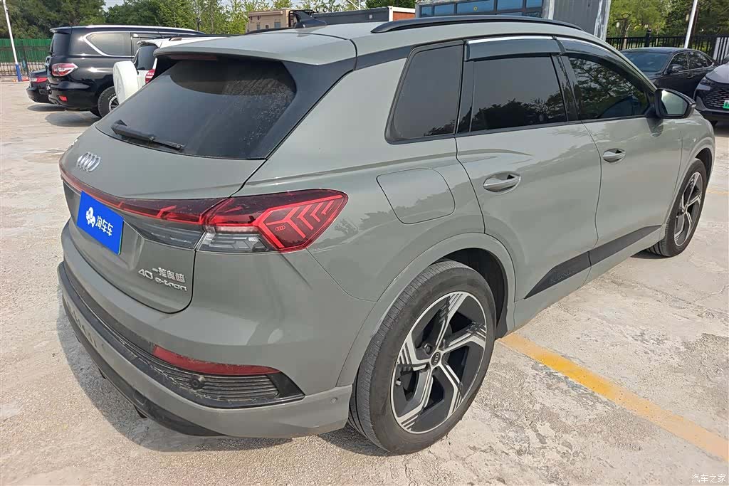 Audi Q4 e-tron, 2022 3