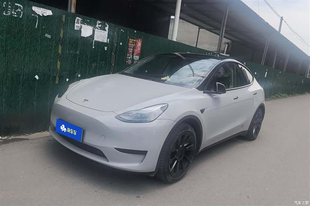 Tesla Model Y, 2023 1