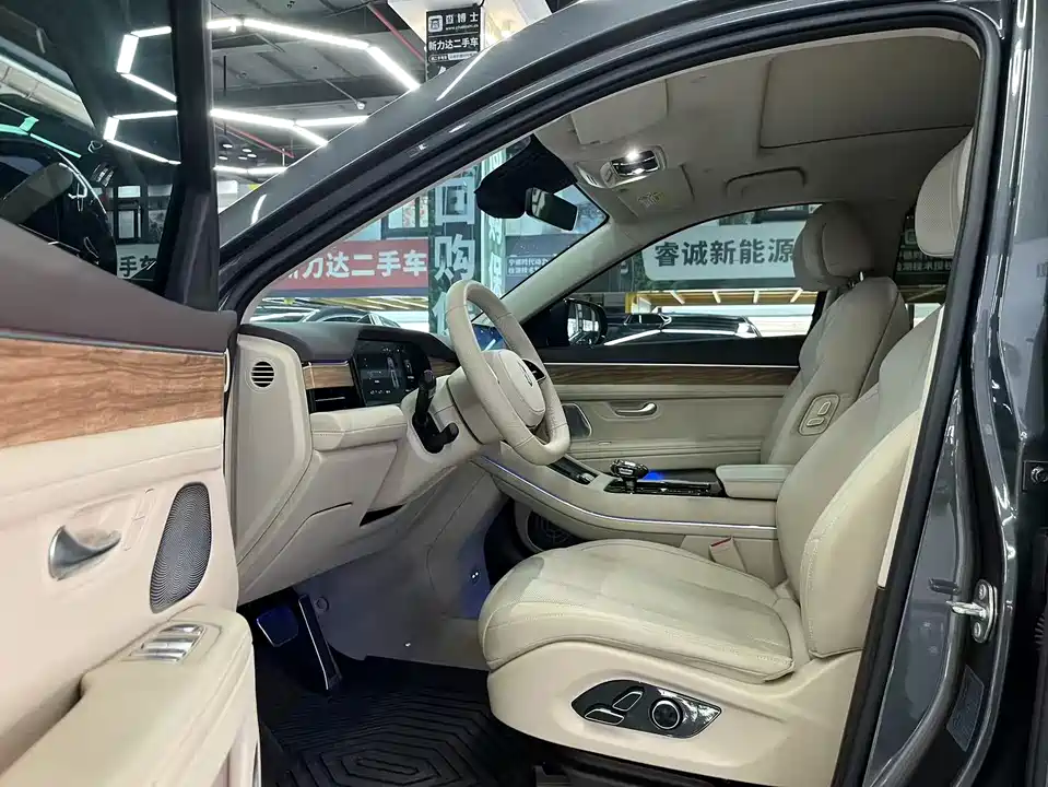 AITO Ask the world M7