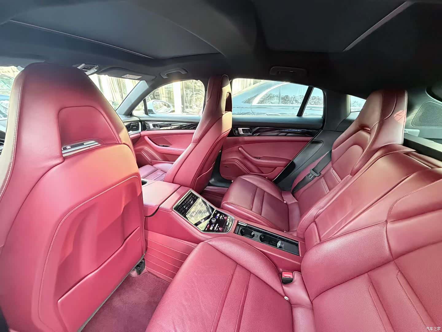 Porsche Panamera, 2019 все фото