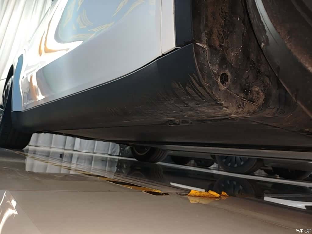 Tesla Model Y, 2023 21