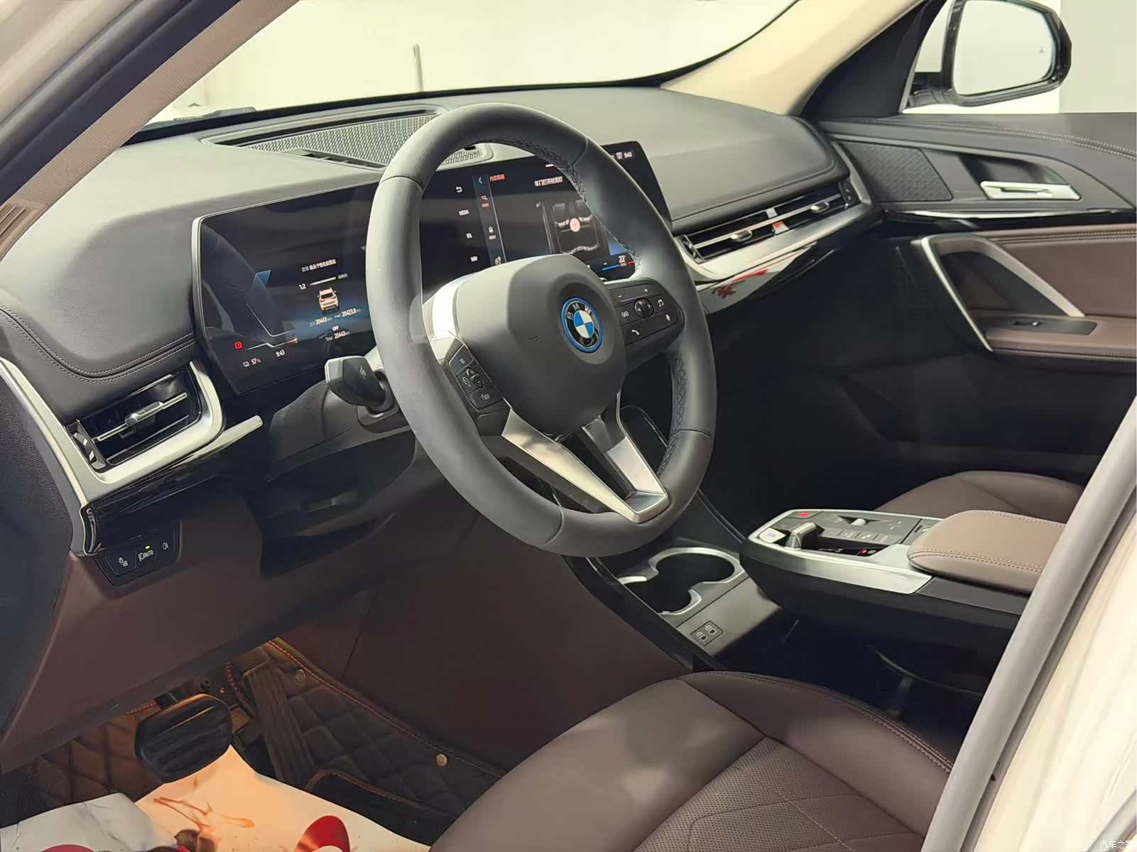 BMW iX1, 2025 7