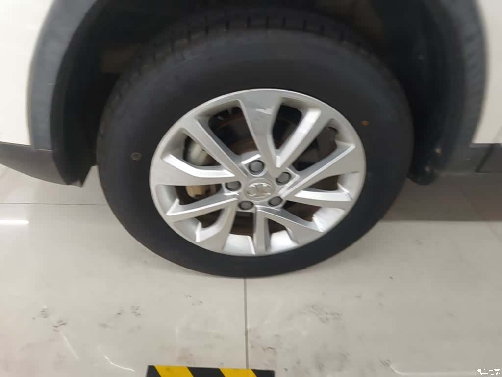 BAIC X35, 2016 23