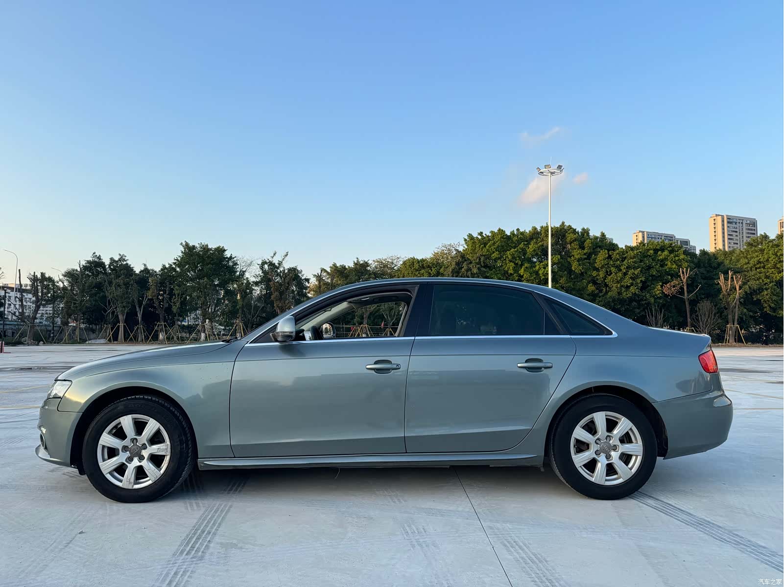 Audi A4L, 2012 4