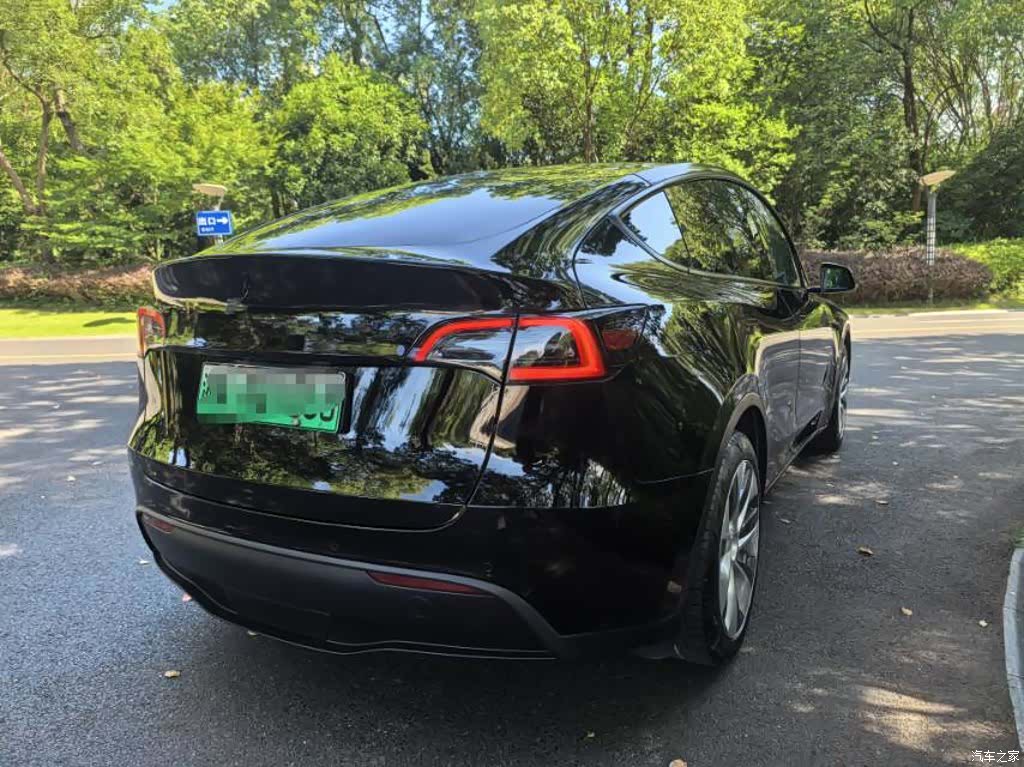Tesla Model Y, 2022 3