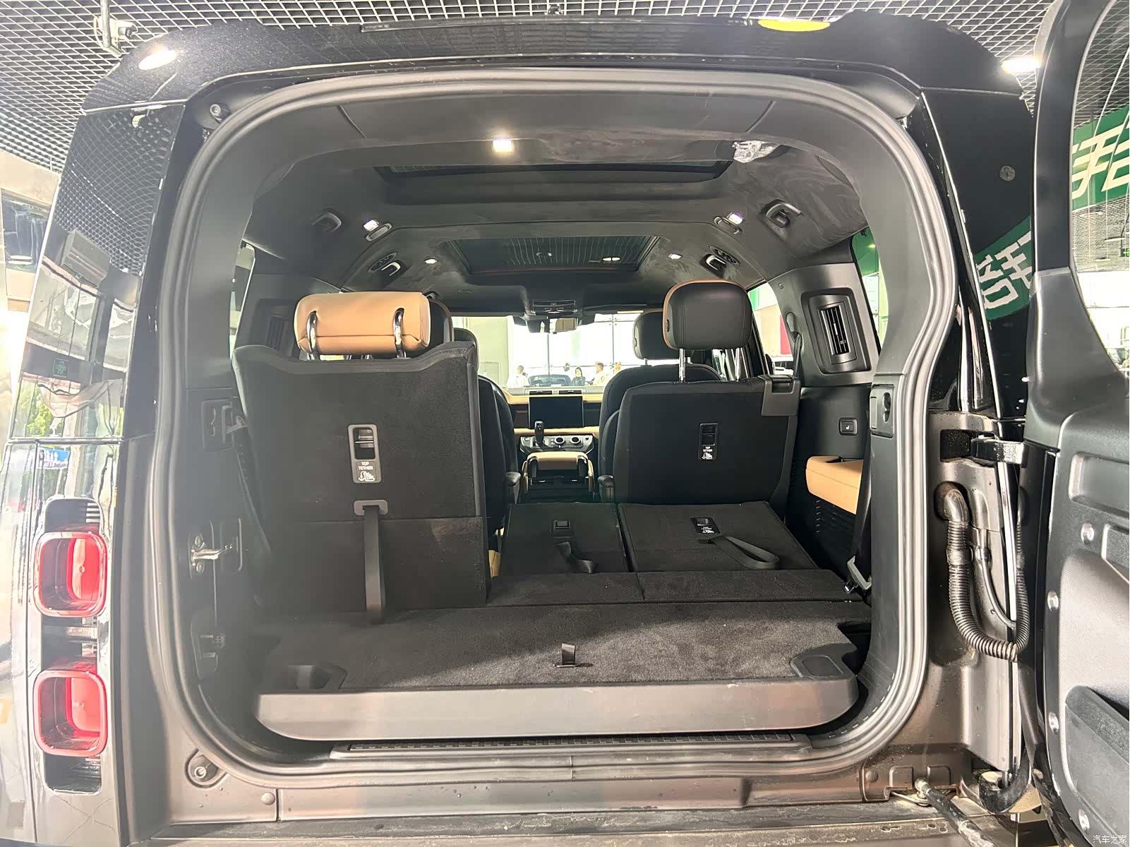 Land Rover Defender, 2025 13