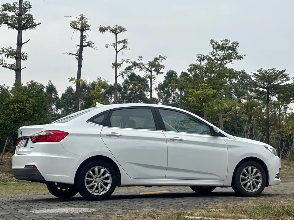 Changan Yuexiang V7