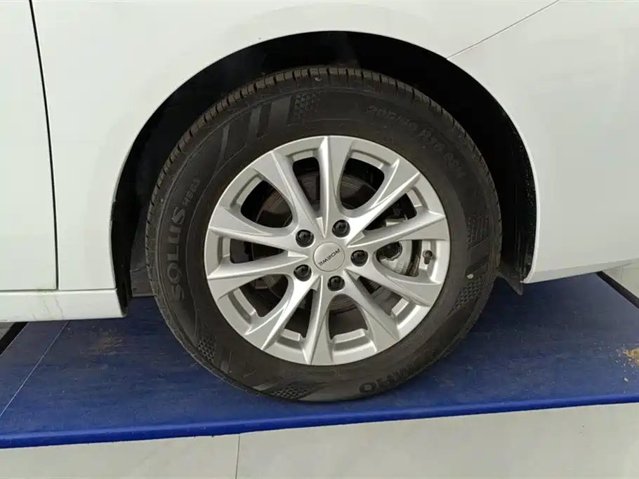 Roewe i5