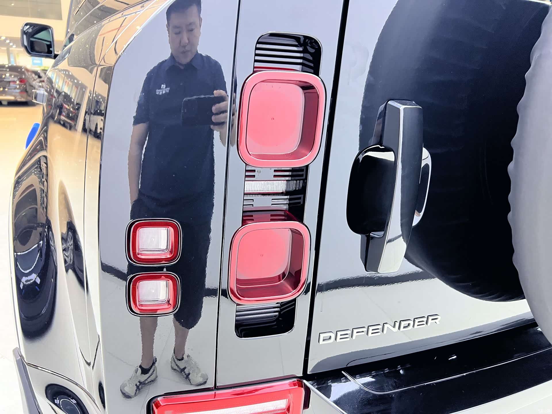 Land Rover Defender, 2025 16
