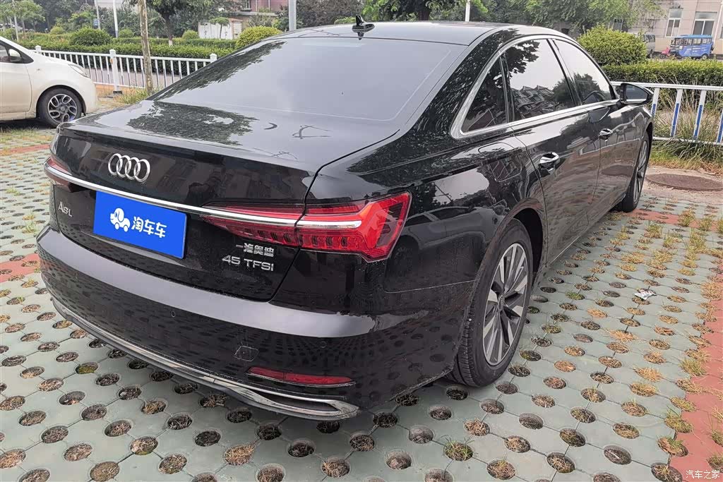 Audi A6L, 2022 3