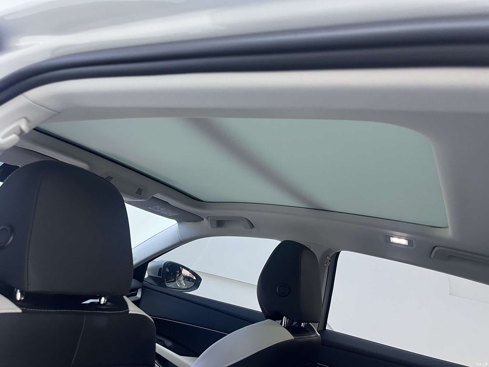 Volkswagen Sagitar, 2025 12