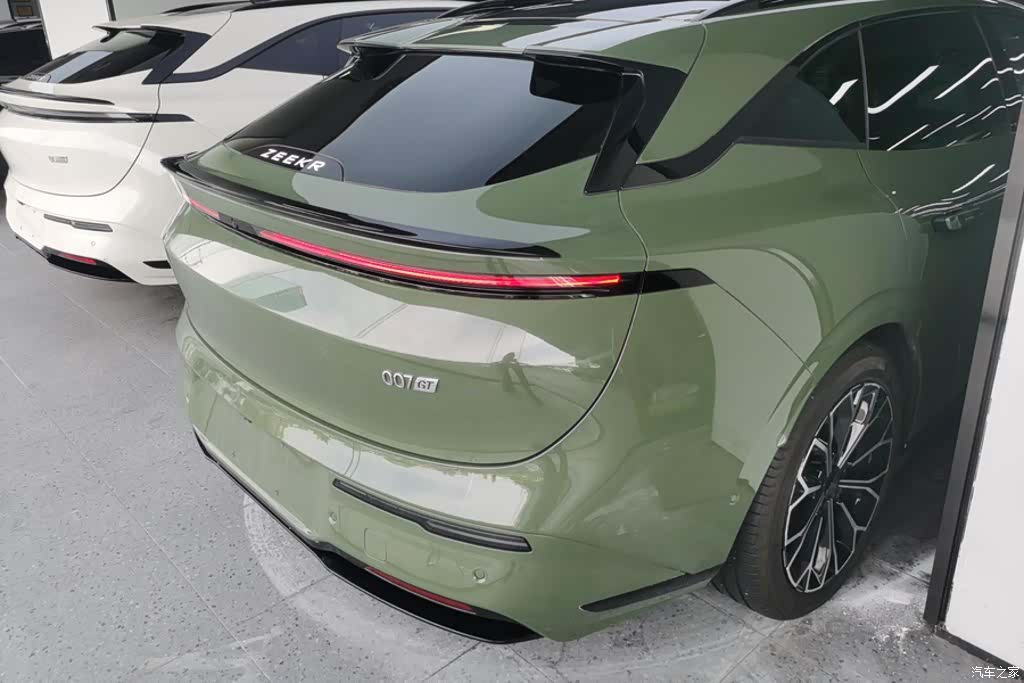 Zeekr 007, 2025 3