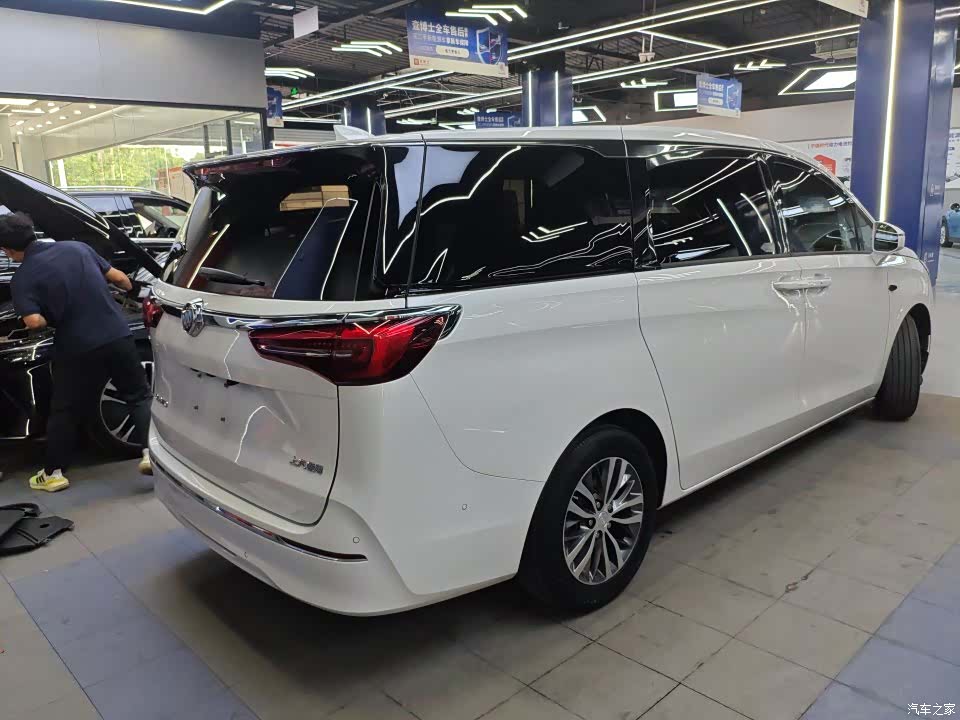 Buick GL8, 2022 10