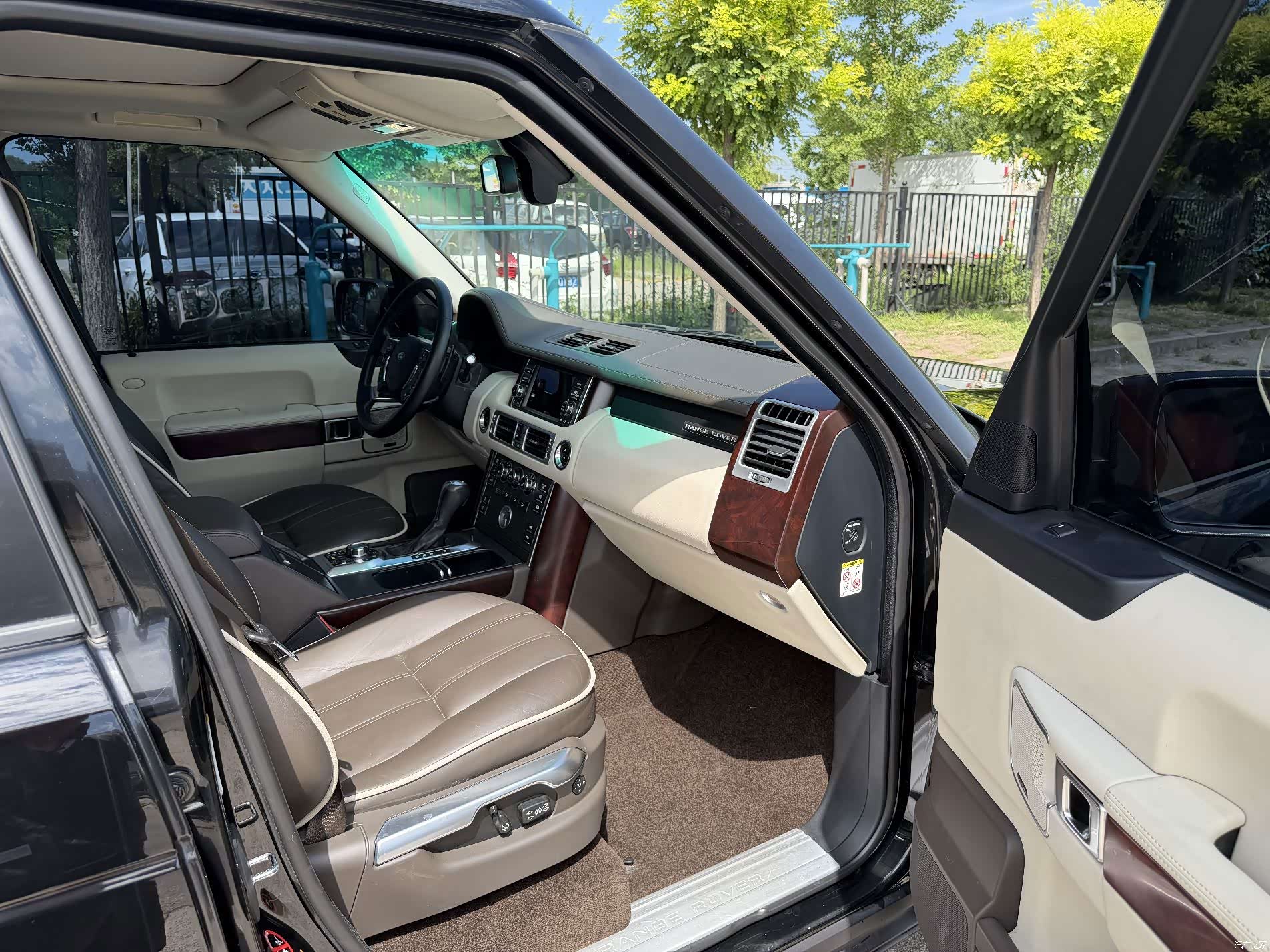 Land Rover Range Rover, 2011 10
