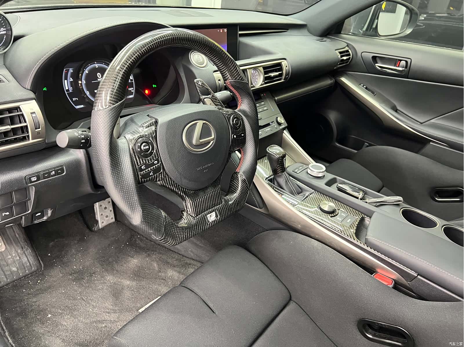 Lexus IS, 2016 7
