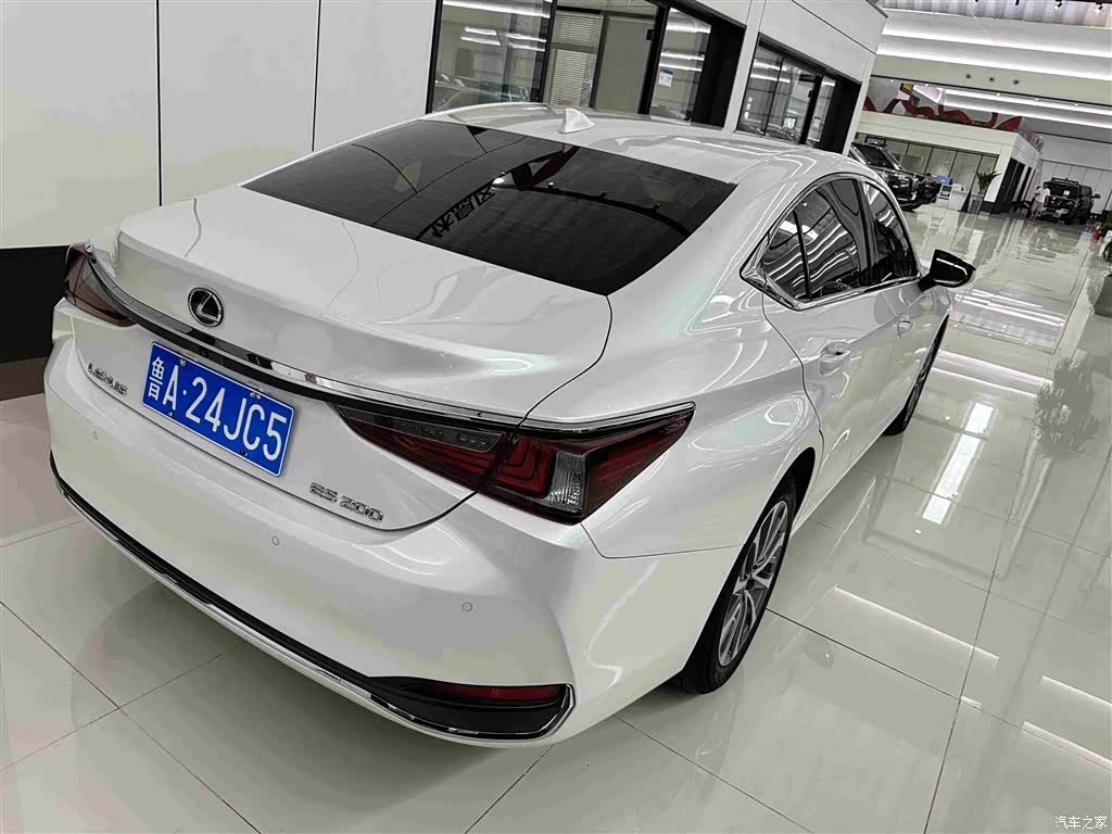 Lexus ES, 2024 13