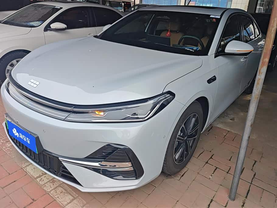Geely Galaxy A7 EM