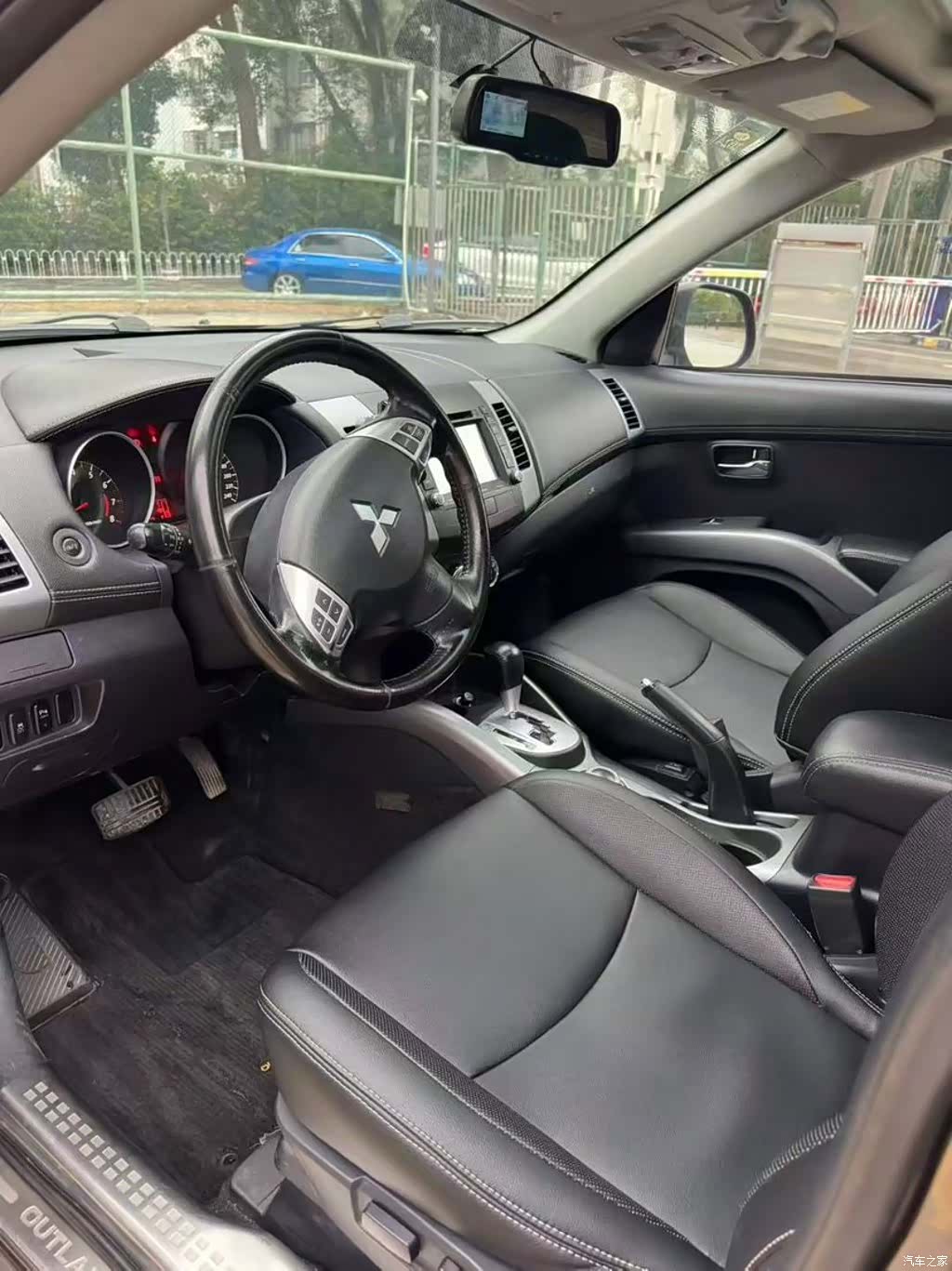 Mitsubishi Outlander, 2012 4