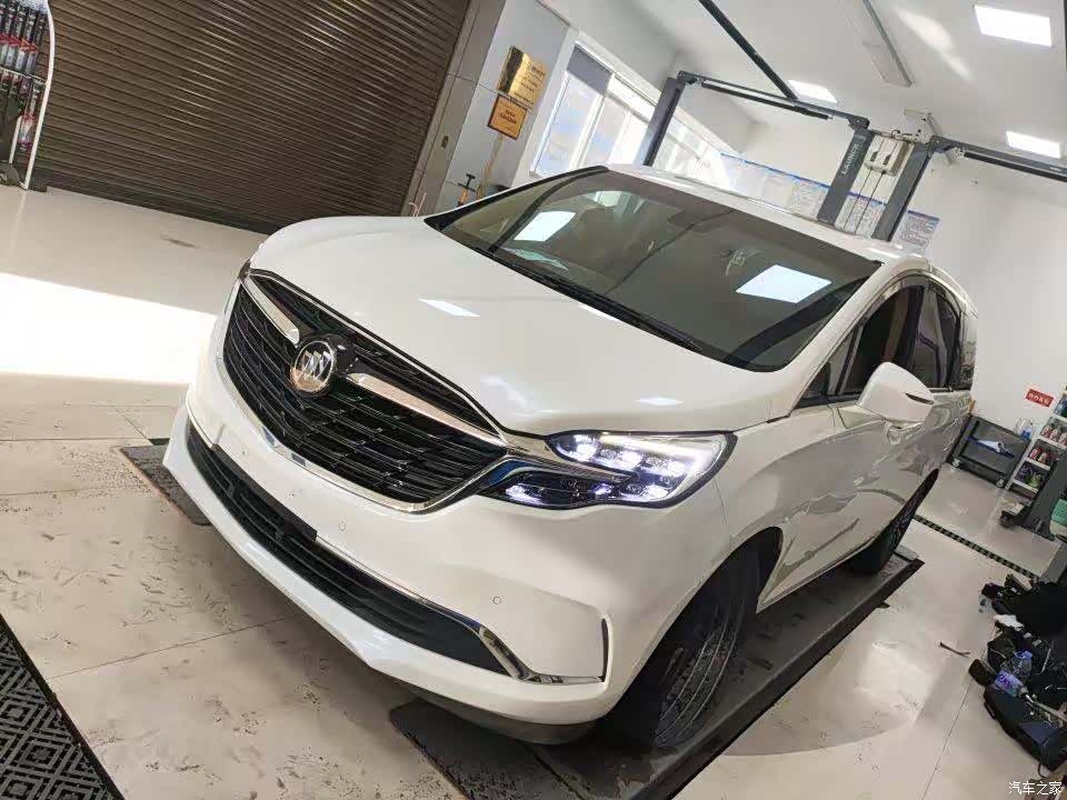 Buick GL8, 2021 1