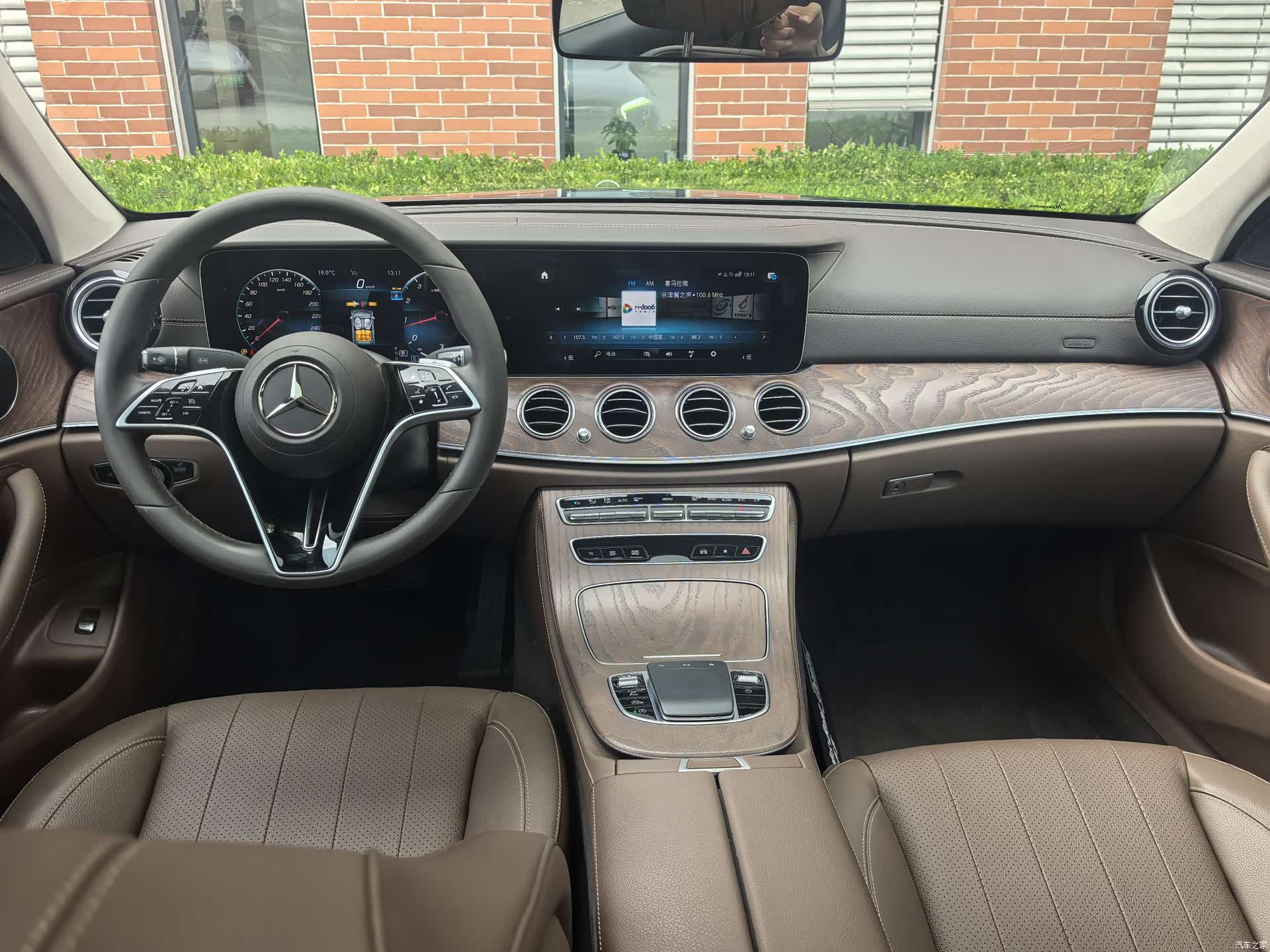 Mercedes-Benz E-Class, 2023 12