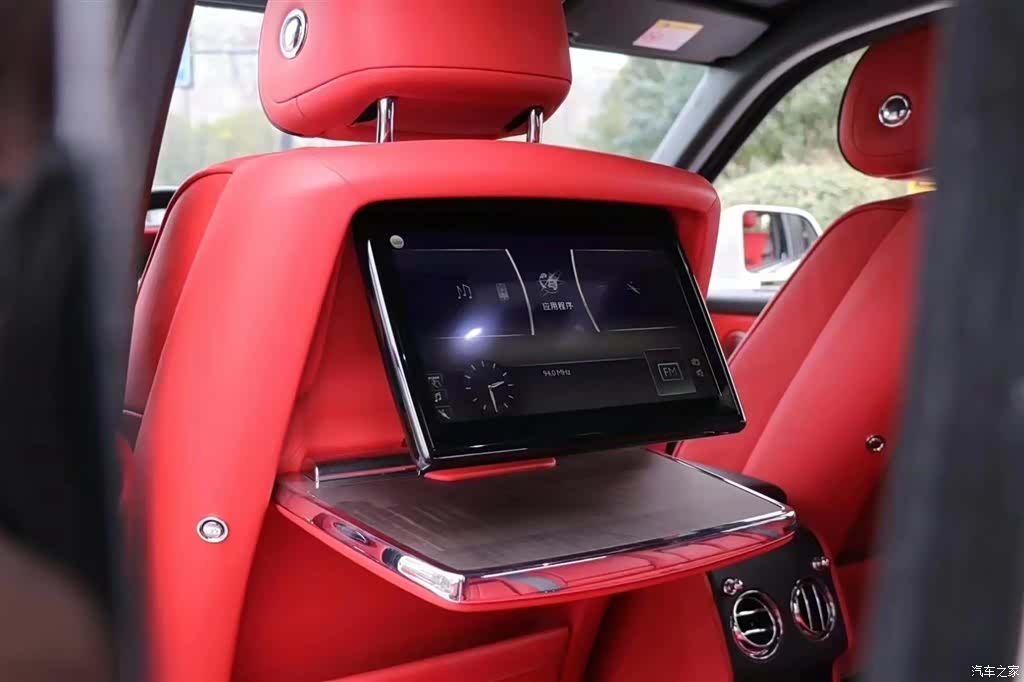 Rolls-Royce Cullinan, 2021 3