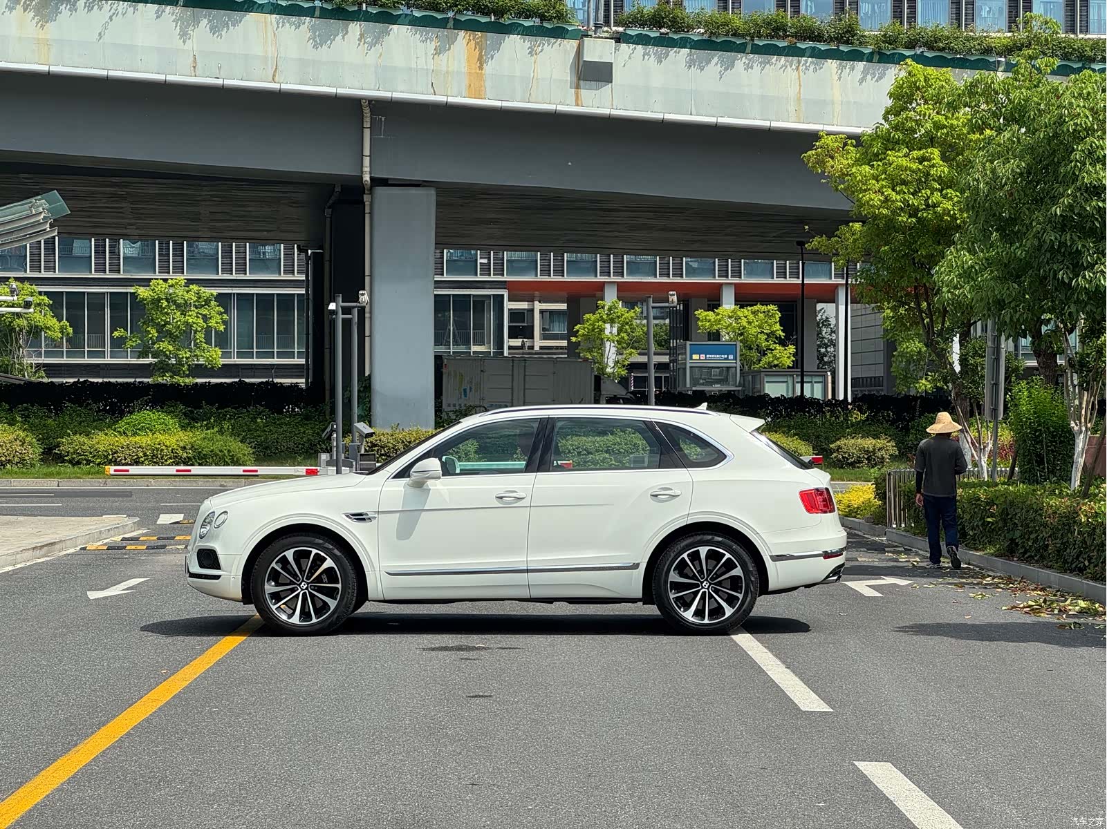 Bentley Bentayga, 2018 4