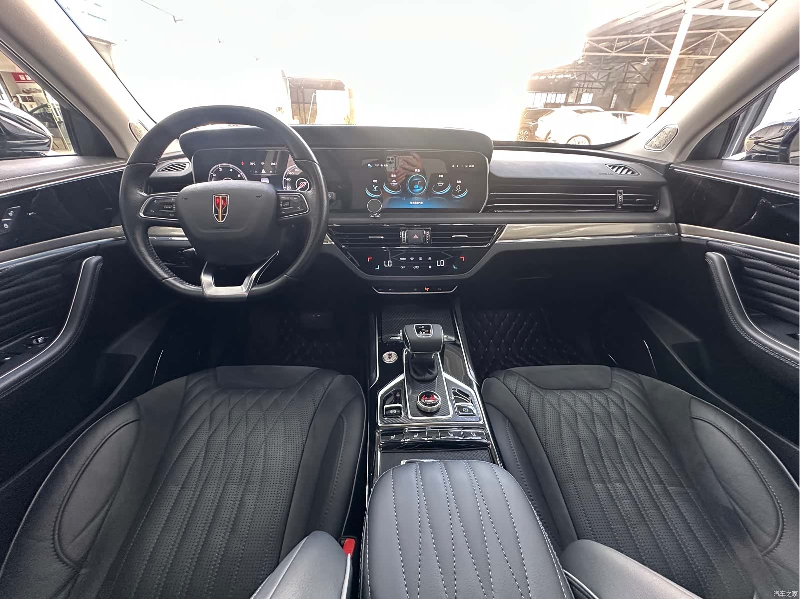 Hongqi HS5, 2022 11