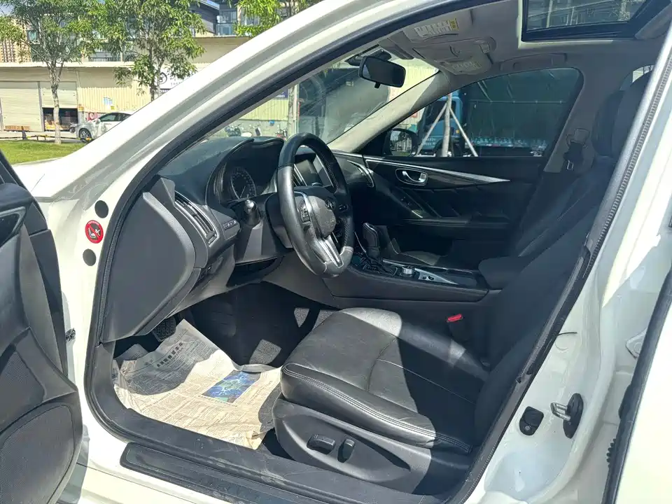 Infiniti Q50L