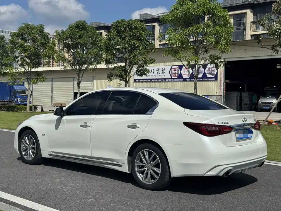 Infiniti Q50L