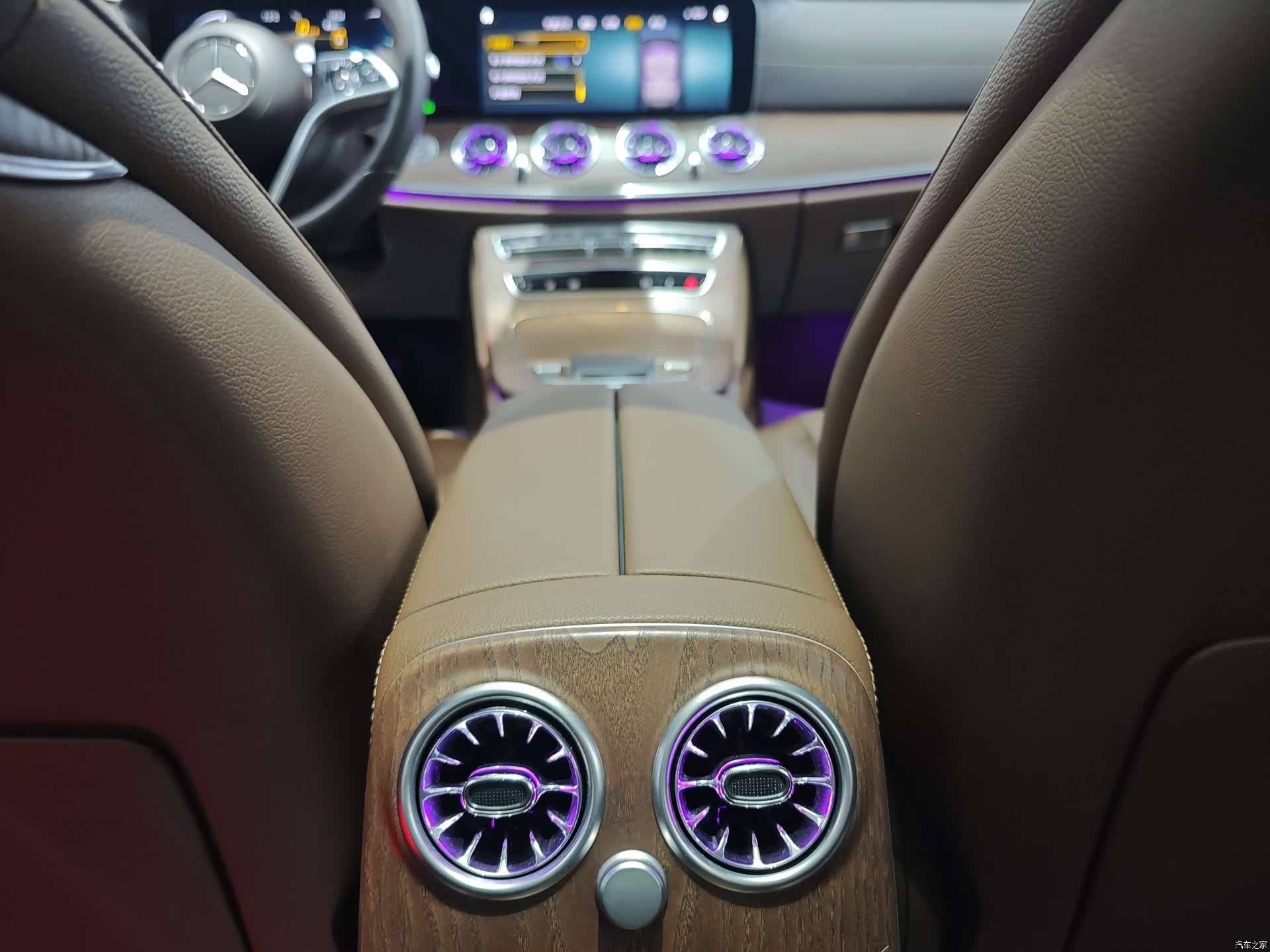 Mercedes-Benz E-Class, 2023 11
