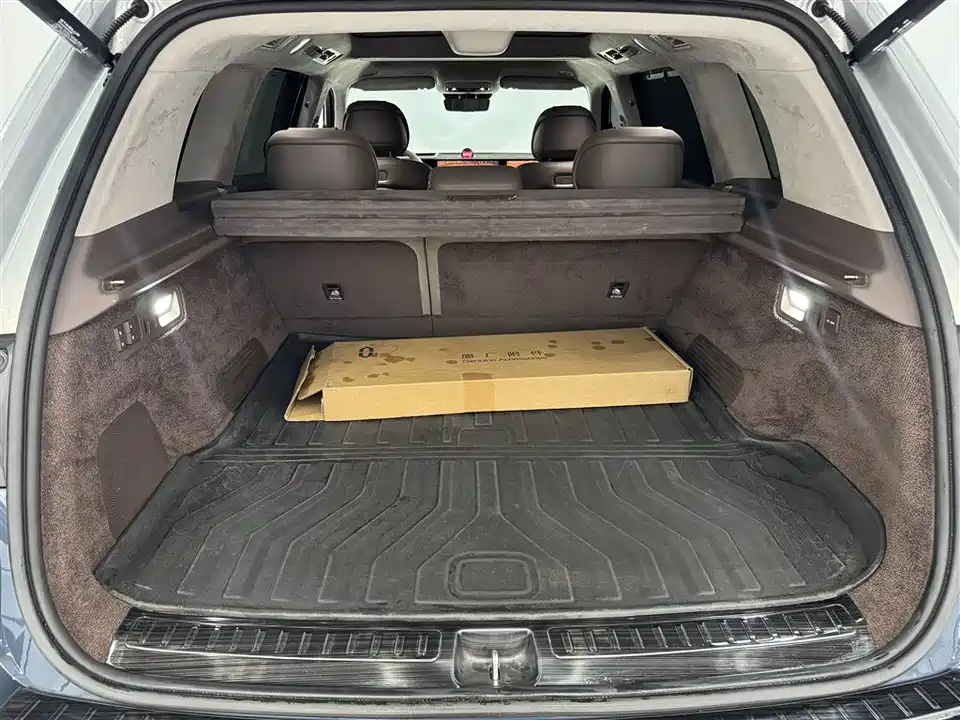 AITO Ask the world M9