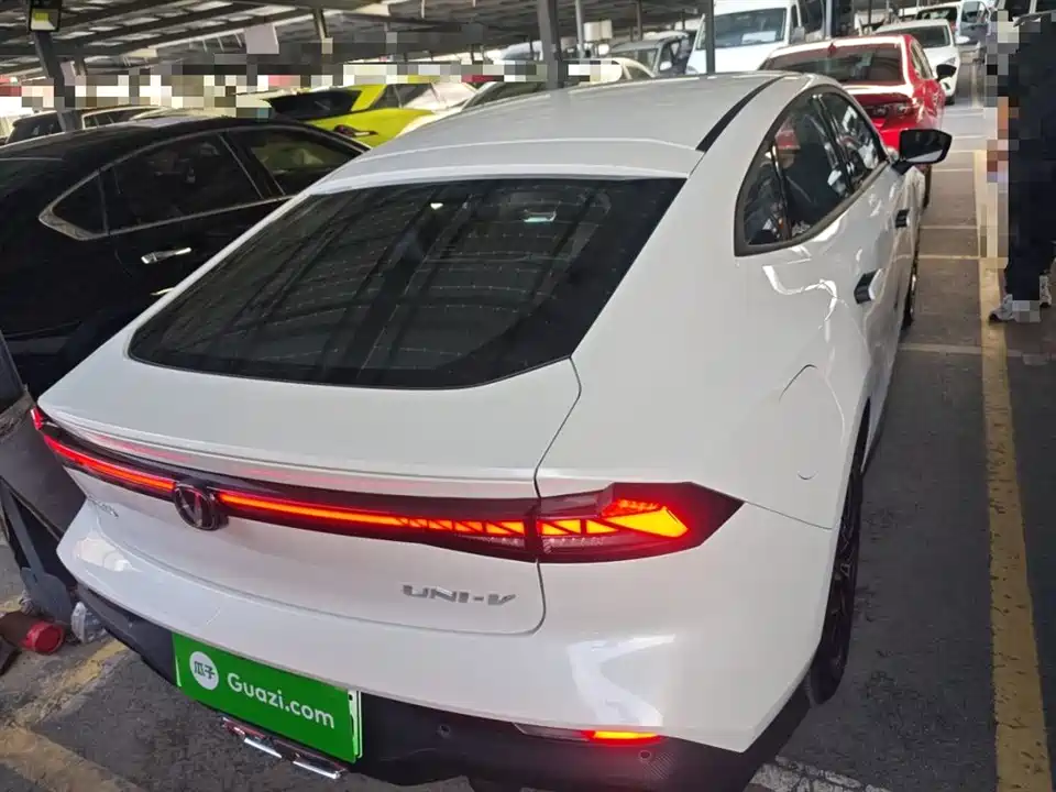 Changan UNI-V Smart iDD