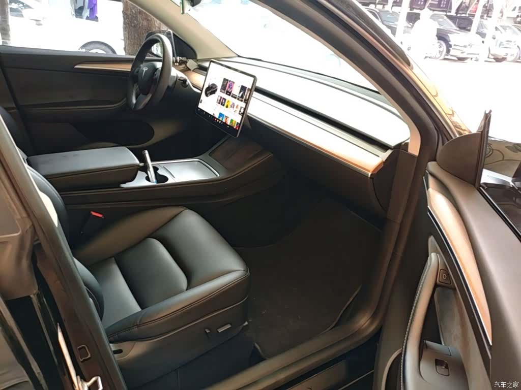 Tesla Model Y, 2022 25