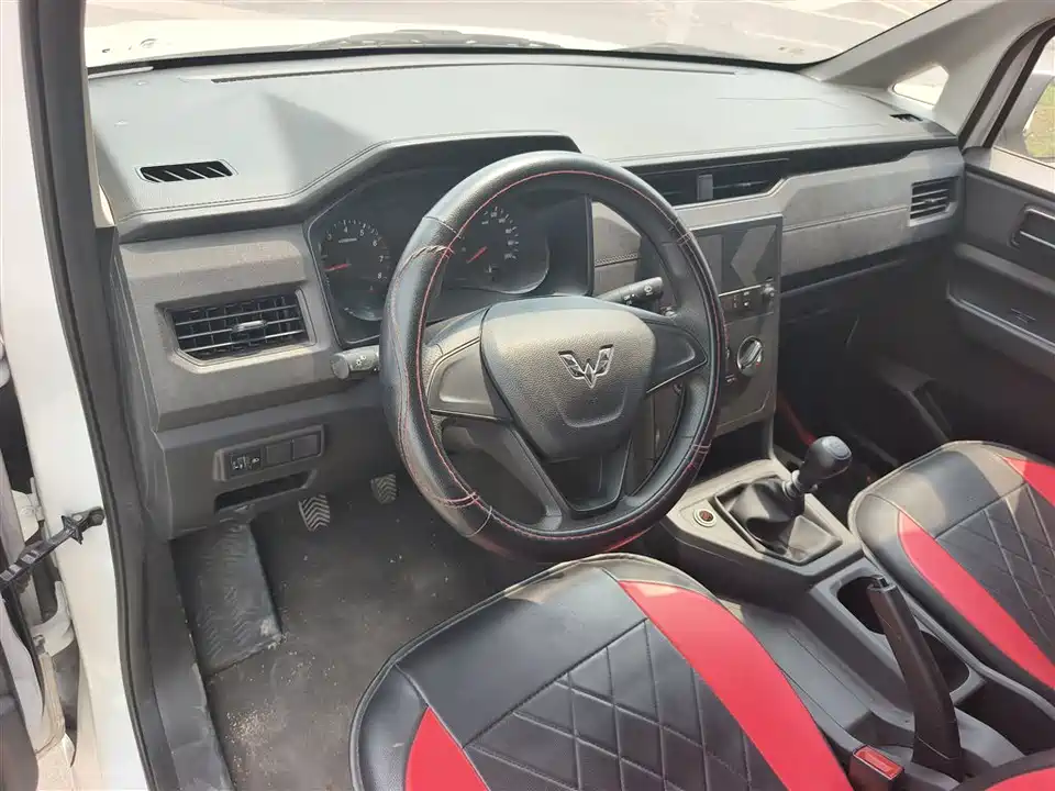 Wuling Wuling Hongguang PLUS