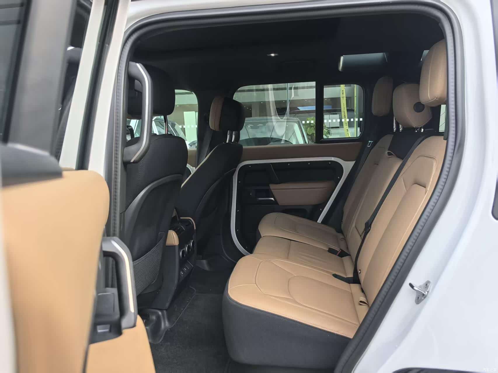 Land Rover Defender, 2025 7