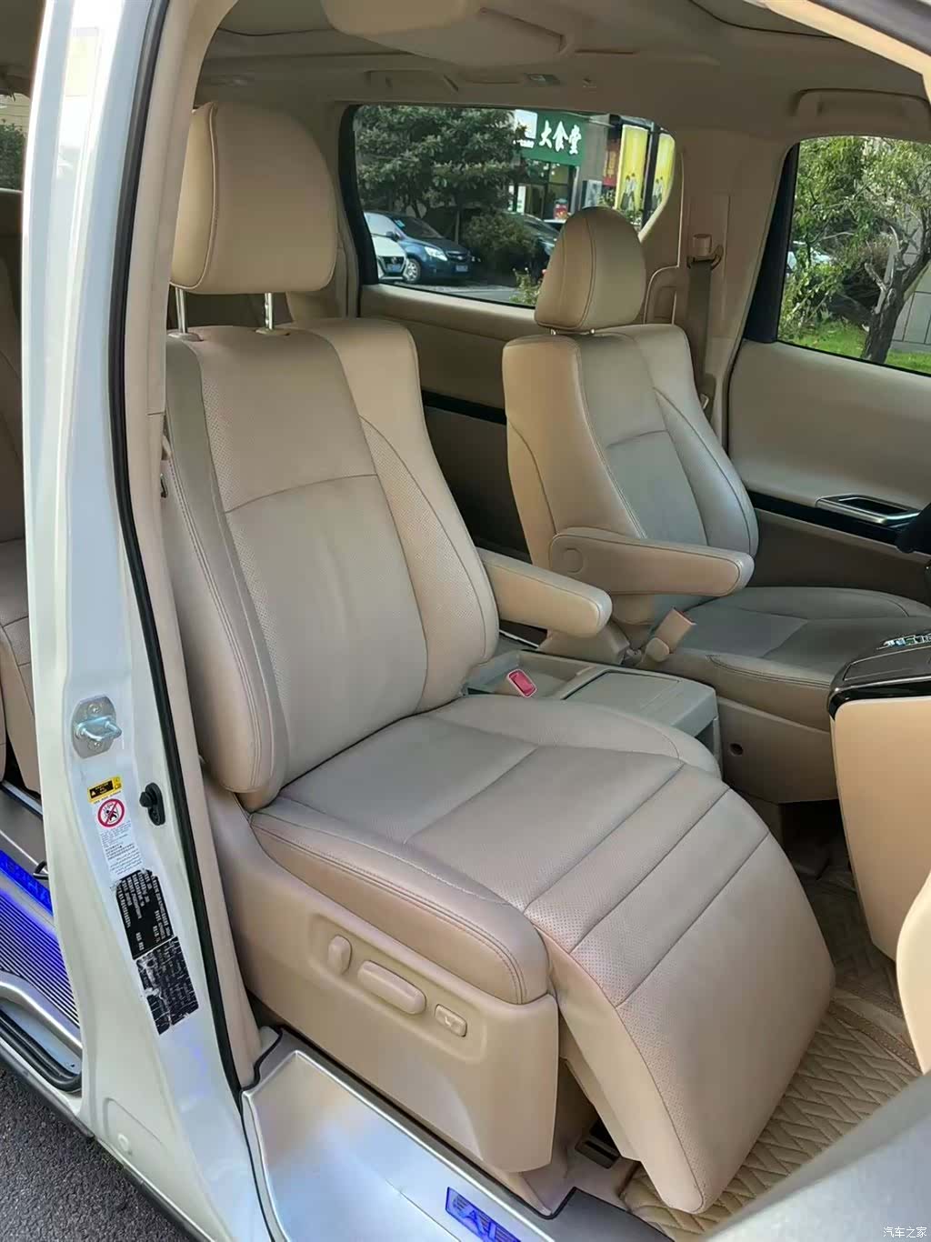 Toyota Alphard, 2015 7