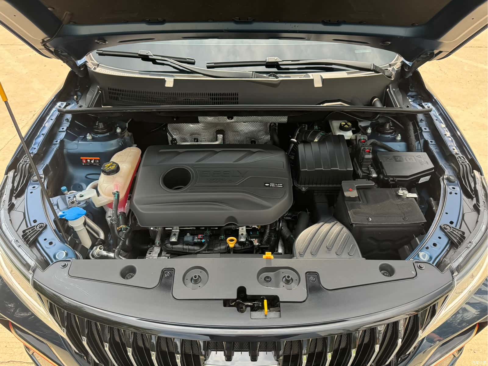 Geely X6, 2022 16