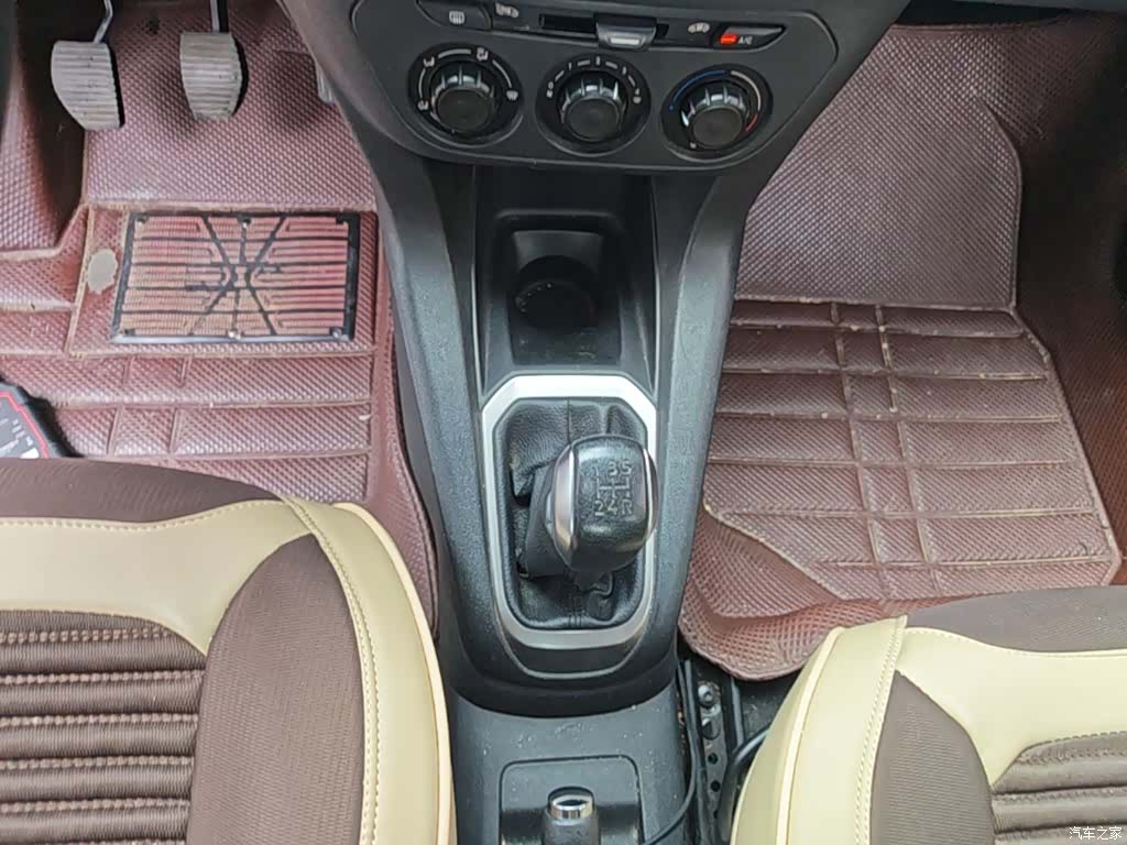 Peugeot 301, 2015 14