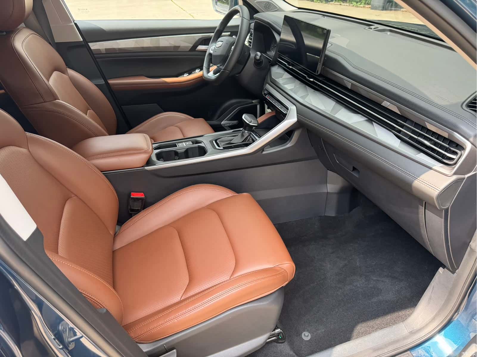 Geely X6, 2022 15
