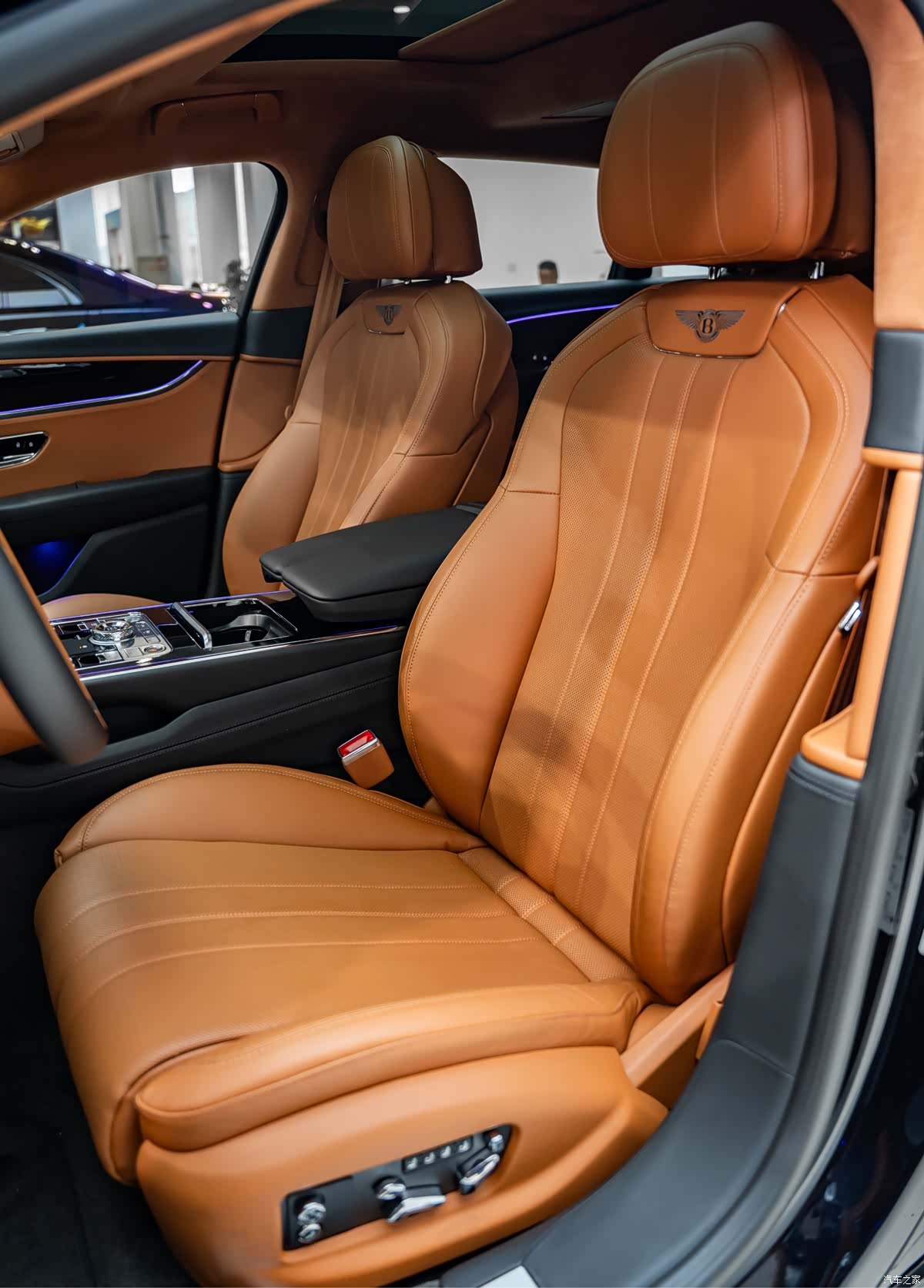 Bentley Flying Spur, 2023 14