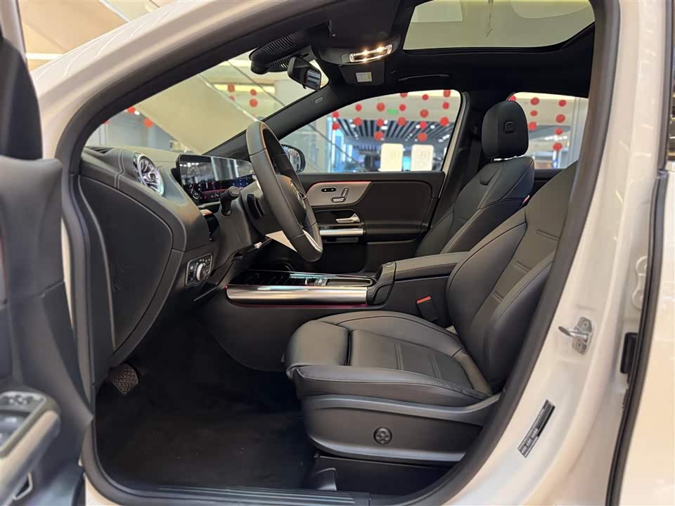 Mercedes-Benz GLA Mercedes-Benz GLA