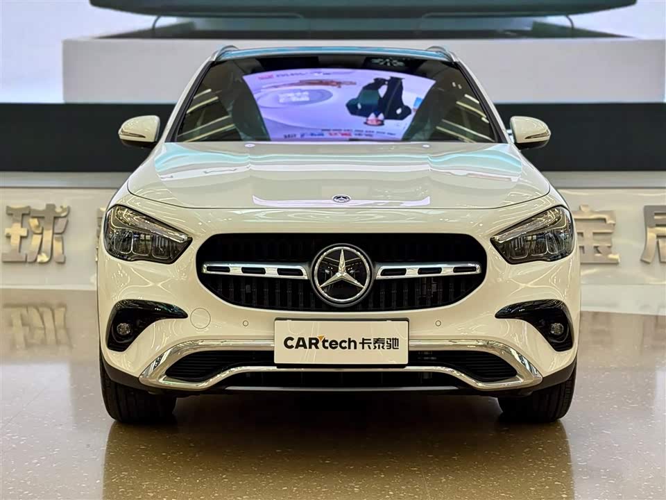 Mercedes-Benz GLA Mercedes-Benz GLA