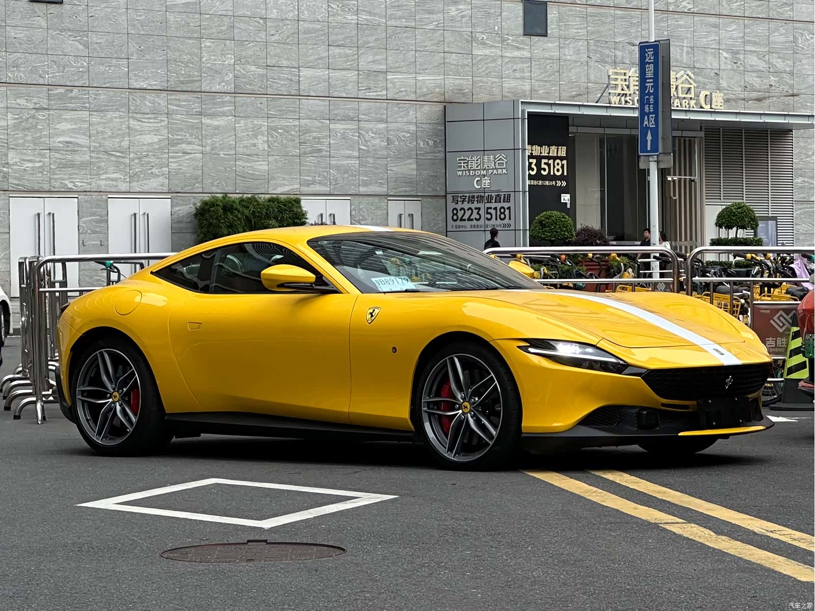 Ferrari Roma, 2022 3