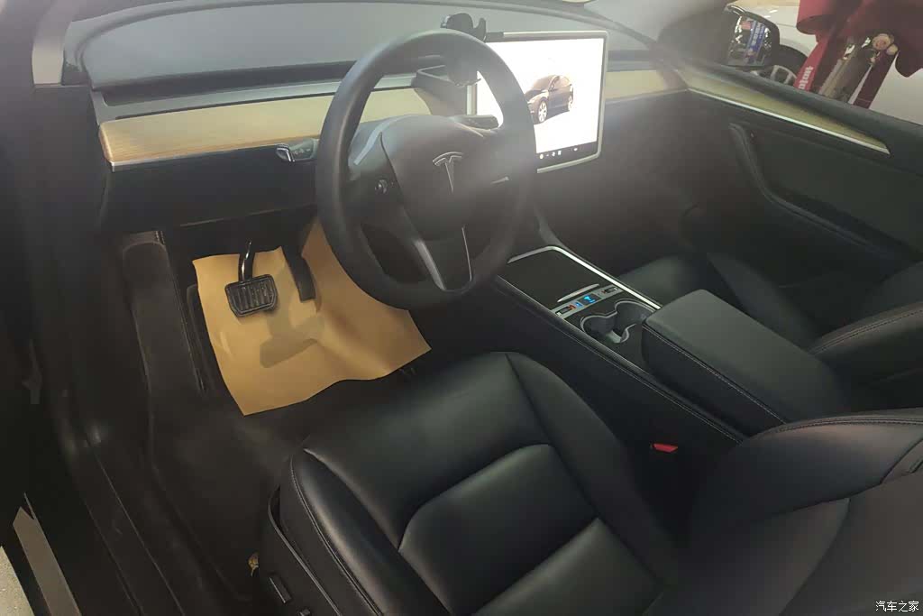Tesla Model Y, 2023 12