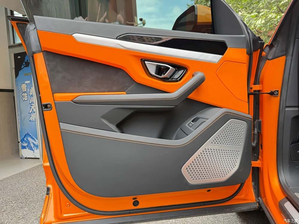 Lamborghini Urus, 2023 8