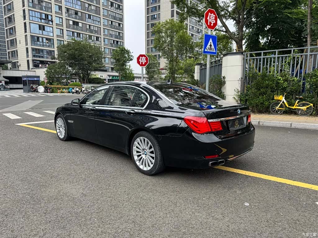 BMW 7 Series, 2011 4