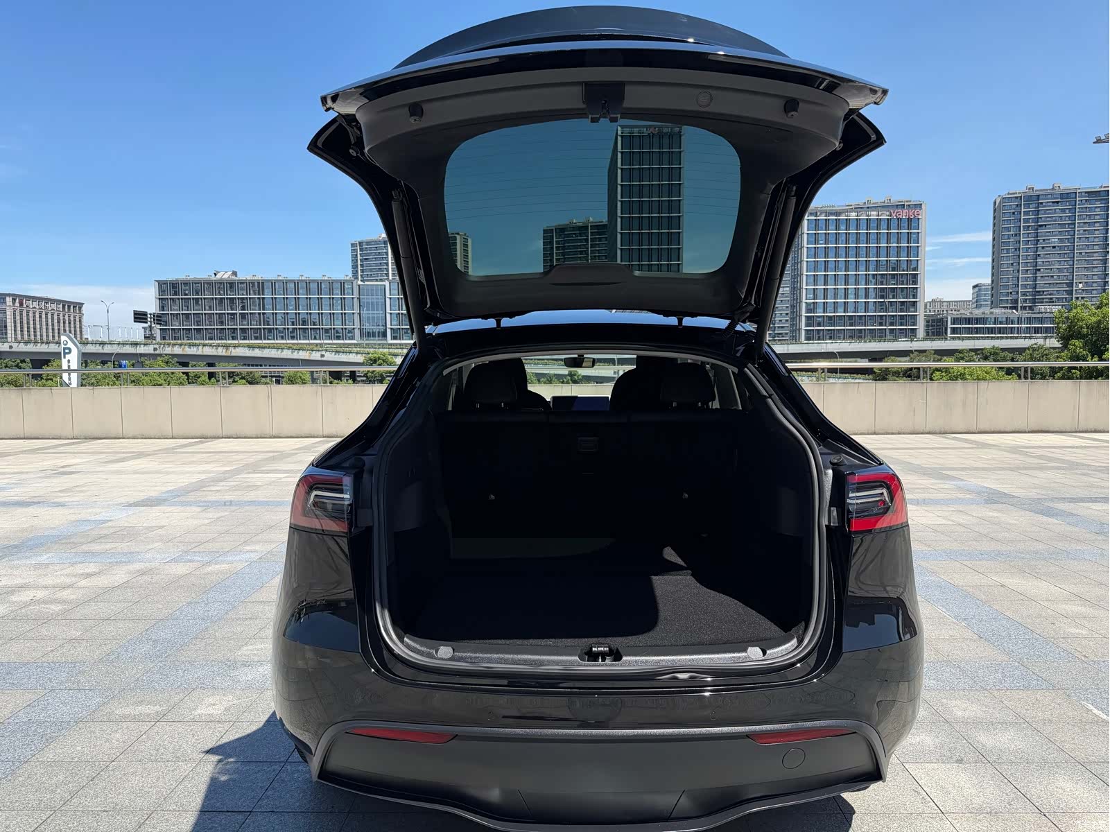 Tesla Model Y, 2023 9